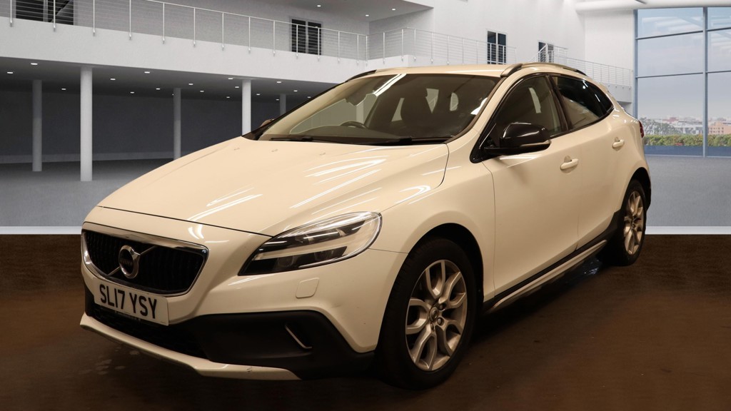 Used Volvo V40 Cross Country 2017 for sale - 76439843: Photo 2