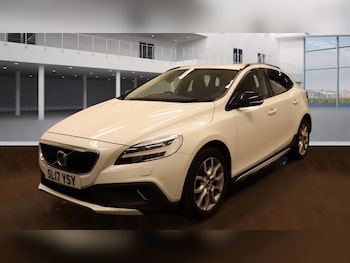 Used Volvo V40 2017 for sale - 76439843: Photo