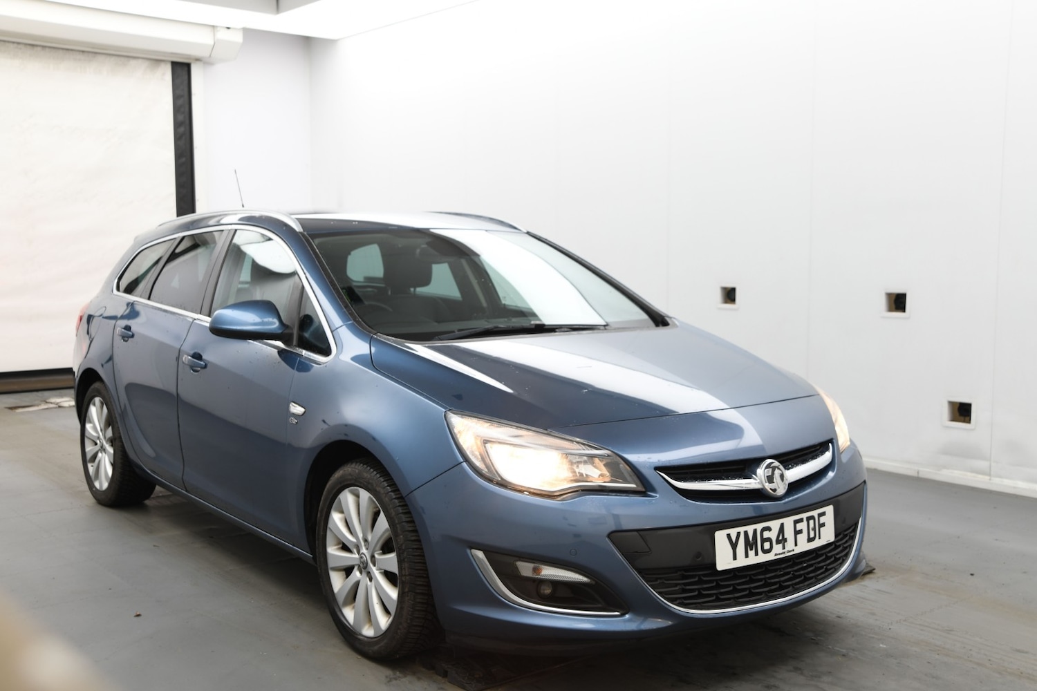 Used Vauxhall Astra 2015 for sale - 76837009: Photo 1