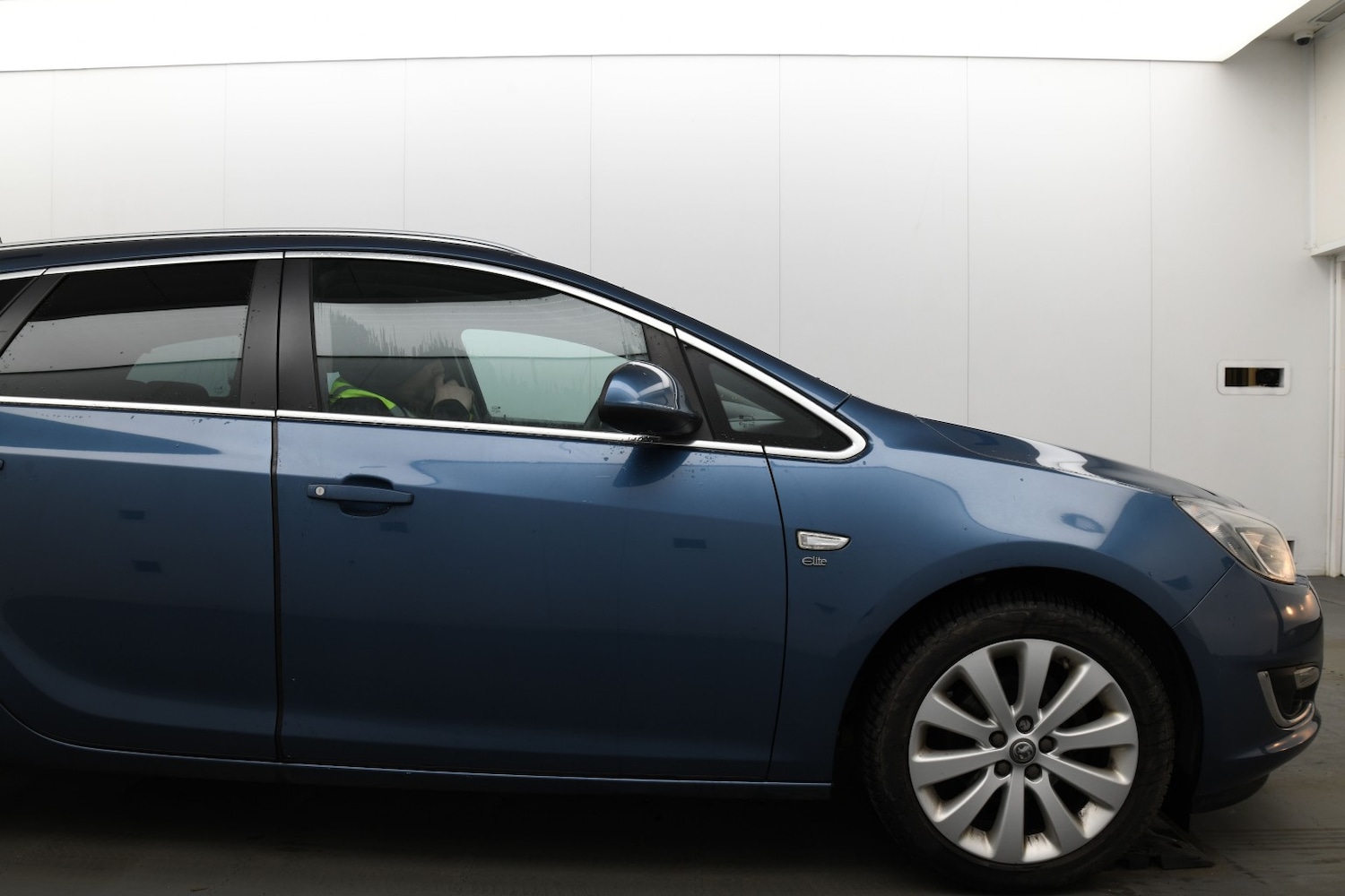 Used Vauxhall Astra 2015 for sale - 76837009: Photo 2