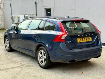 Used Volvo V60 2015 for sale - 76070352: Photo
