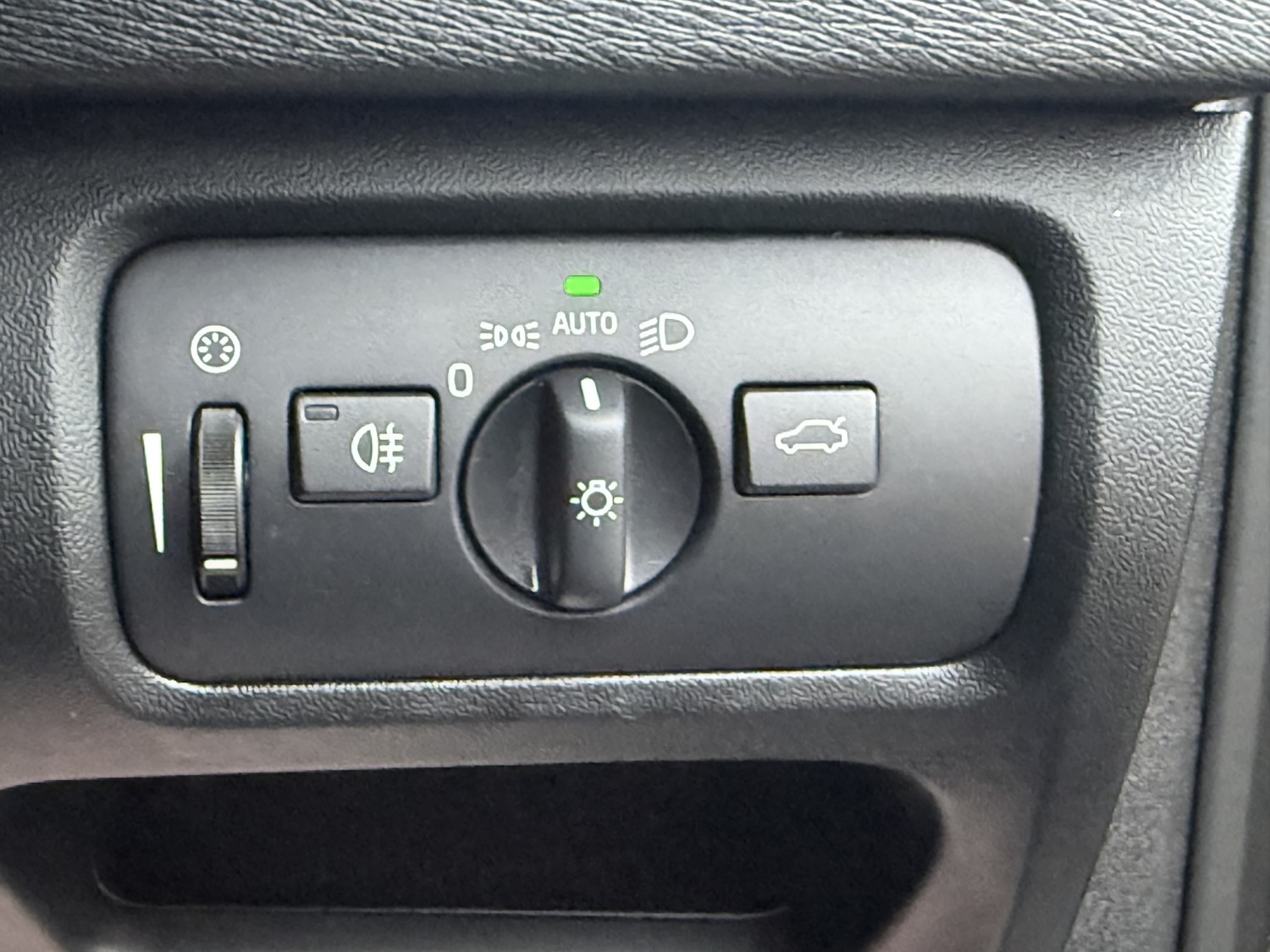 Used Volvo V40 2017 for sale - 76643481: Photo 25