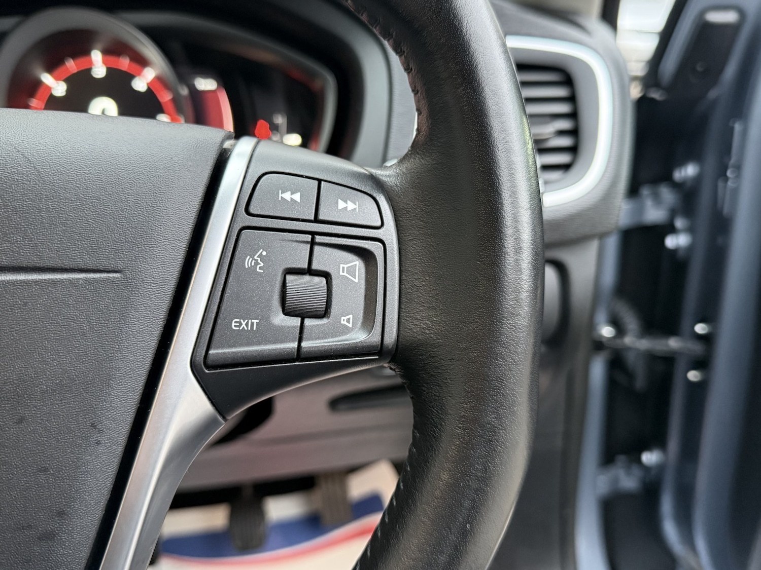 Used Volvo V40 2017 for sale - 76643481: Photo 28