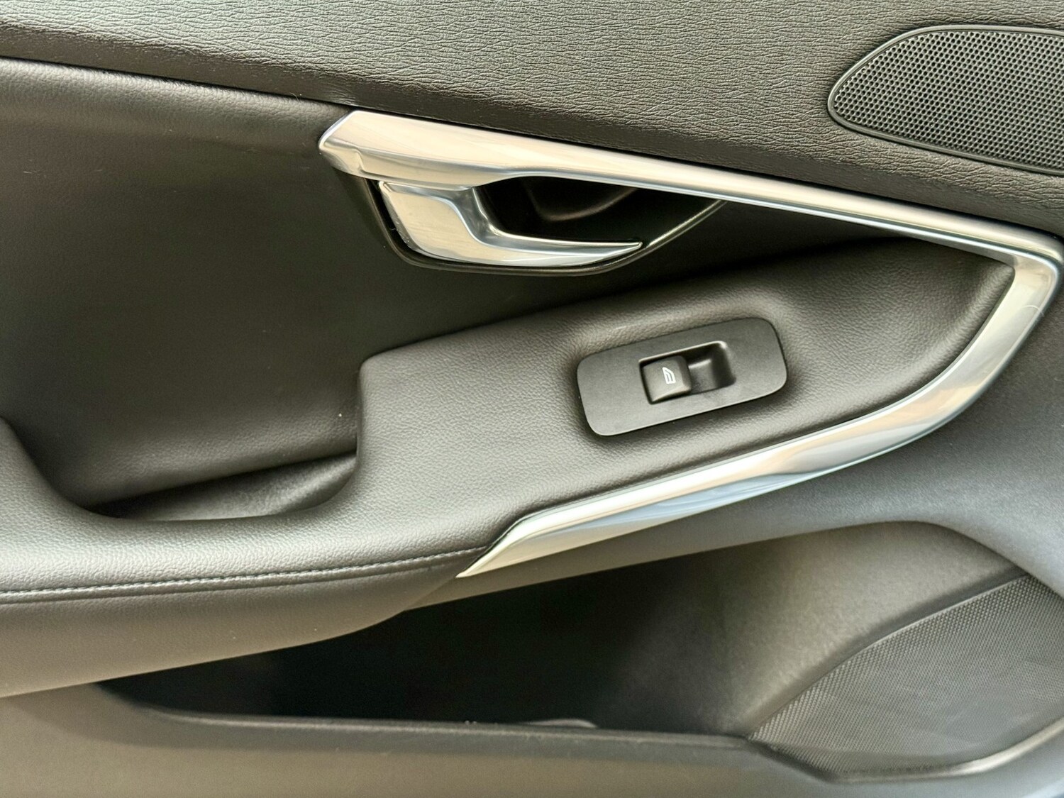 Used Volvo V40 2017 for sale - 76643481: Photo 29