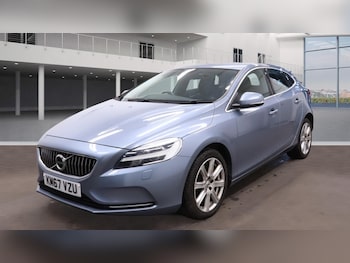 Used Volvo V40 2017 for sale - 76643481: Photo