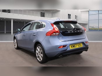 Used Volvo V40 2017 for sale - 76643481: Photo
