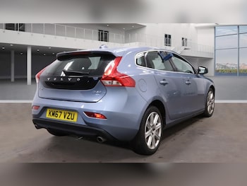 Used Volvo V40 2017 for sale - 76643481: Photo