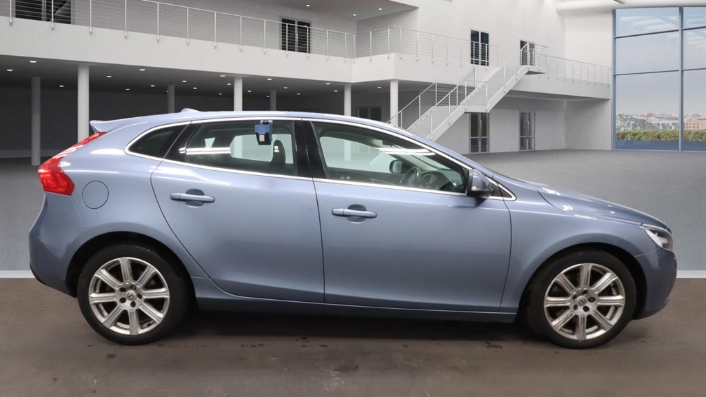 Used Volvo V40 2017 for sale - 76643481: Photo 5