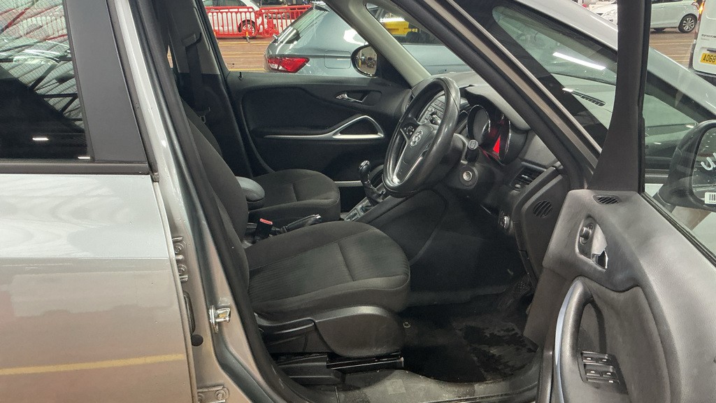 Used Vauxhall Zafira Tourer 2015 for sale - 77385307: Photo 4