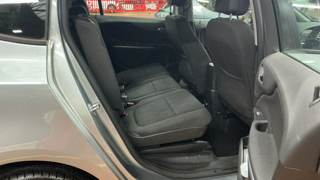 Used Vauxhall Zafira Tourer 2015 for sale - 77385307: Photo 5