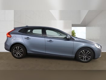 Used Volvo V40 2017 for sale - 79400710: Photo