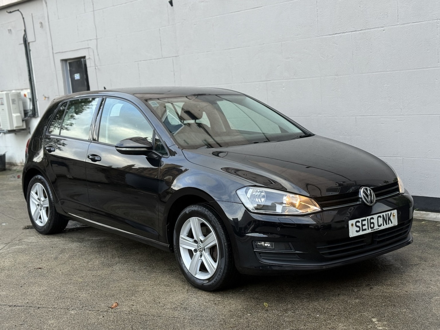 Used Volkswagen Golf 2016 for sale - 76439973: Photo 1