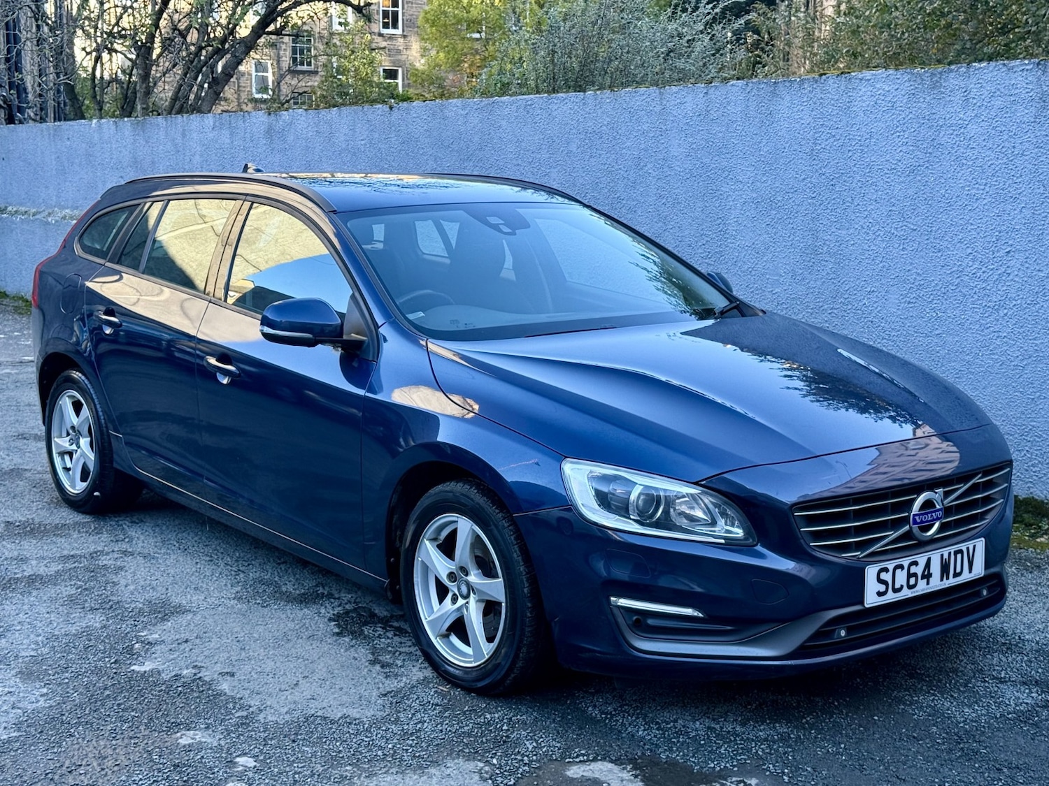 Used Volvo V60 2015 for sale - 76618614: Photo 1