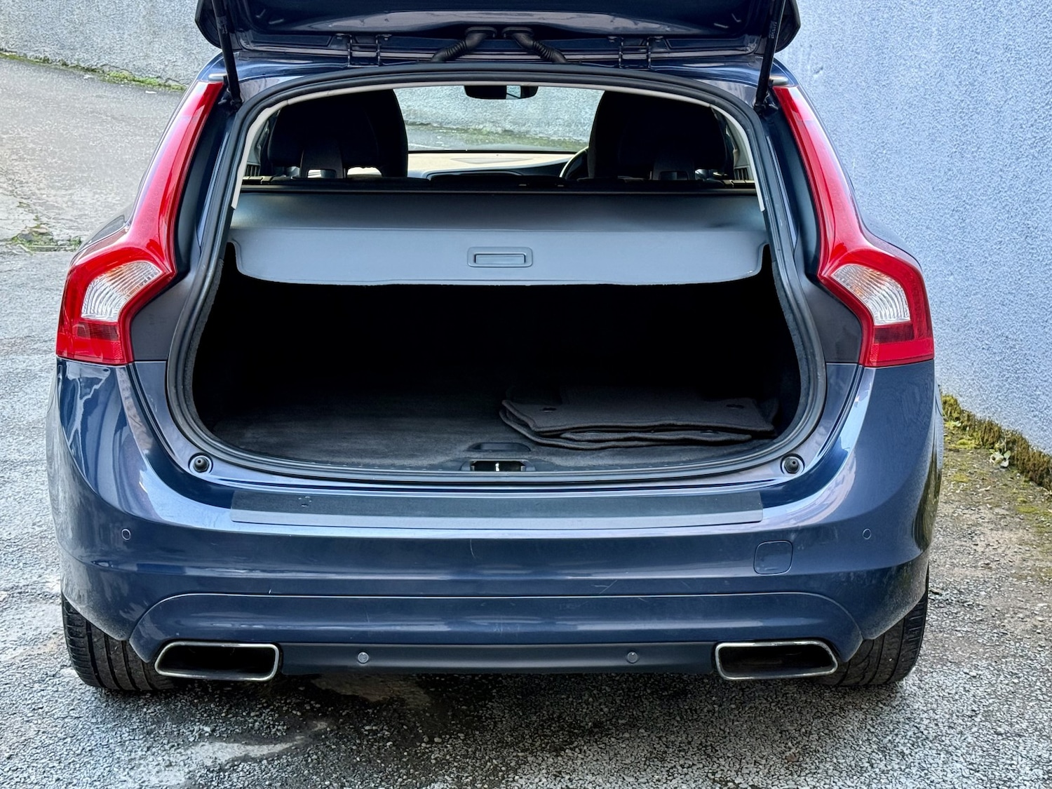 Used Volvo V60 2015 for sale - 76618614: Photo 10