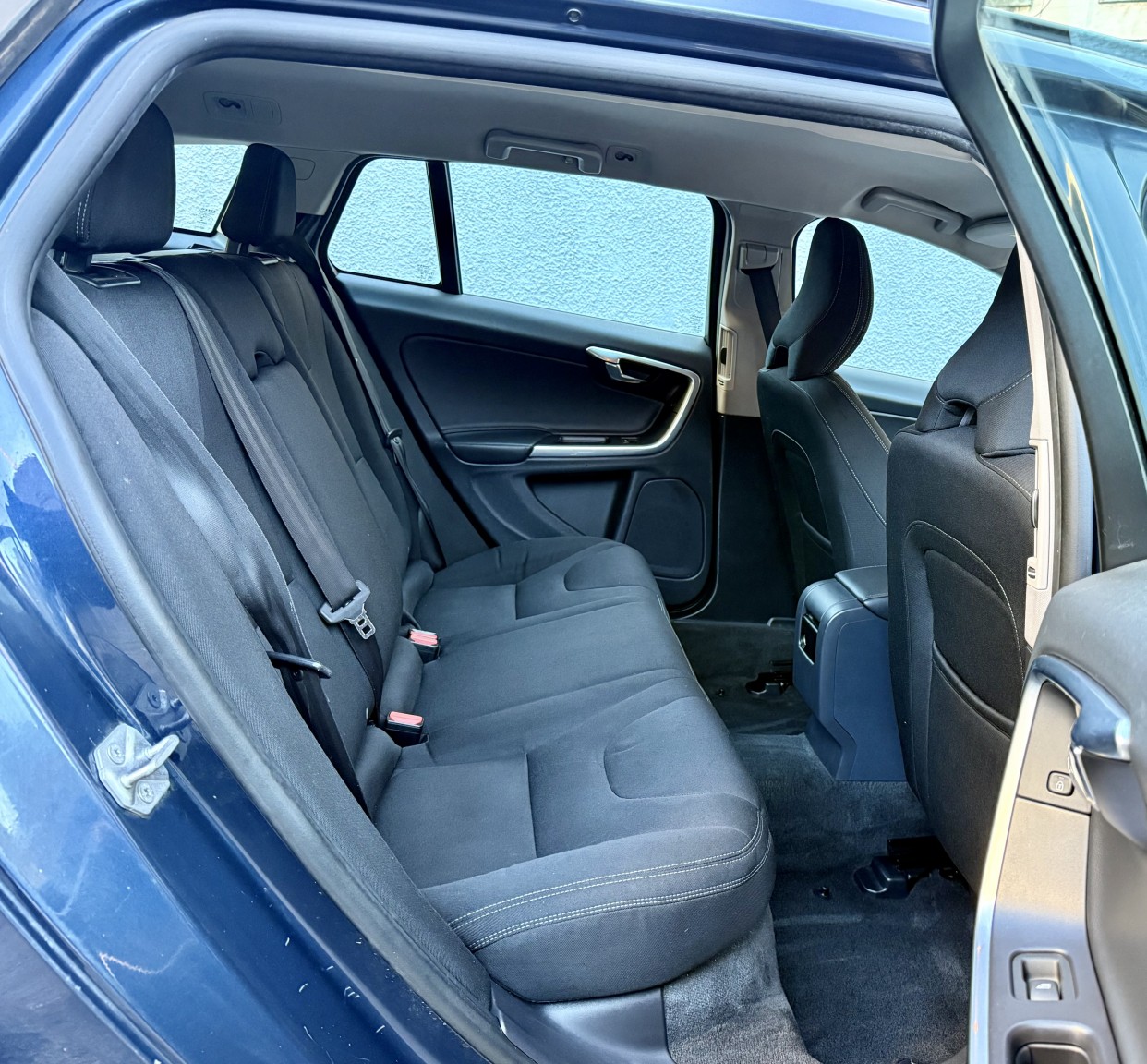 Used Volvo V60 2015 for sale - 76618614: Photo 16