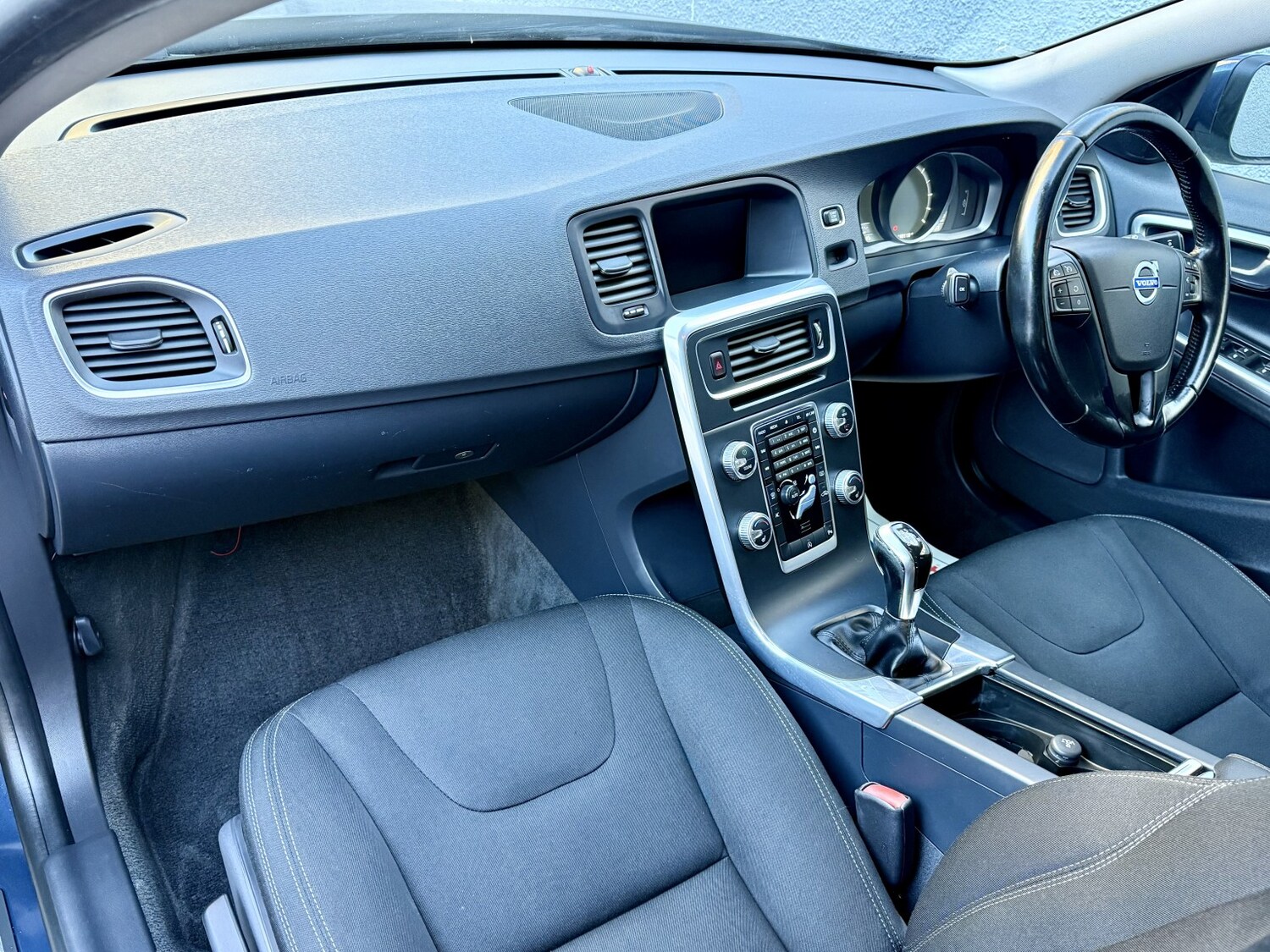 Used Volvo V60 2015 for sale - 76618614: Photo 17