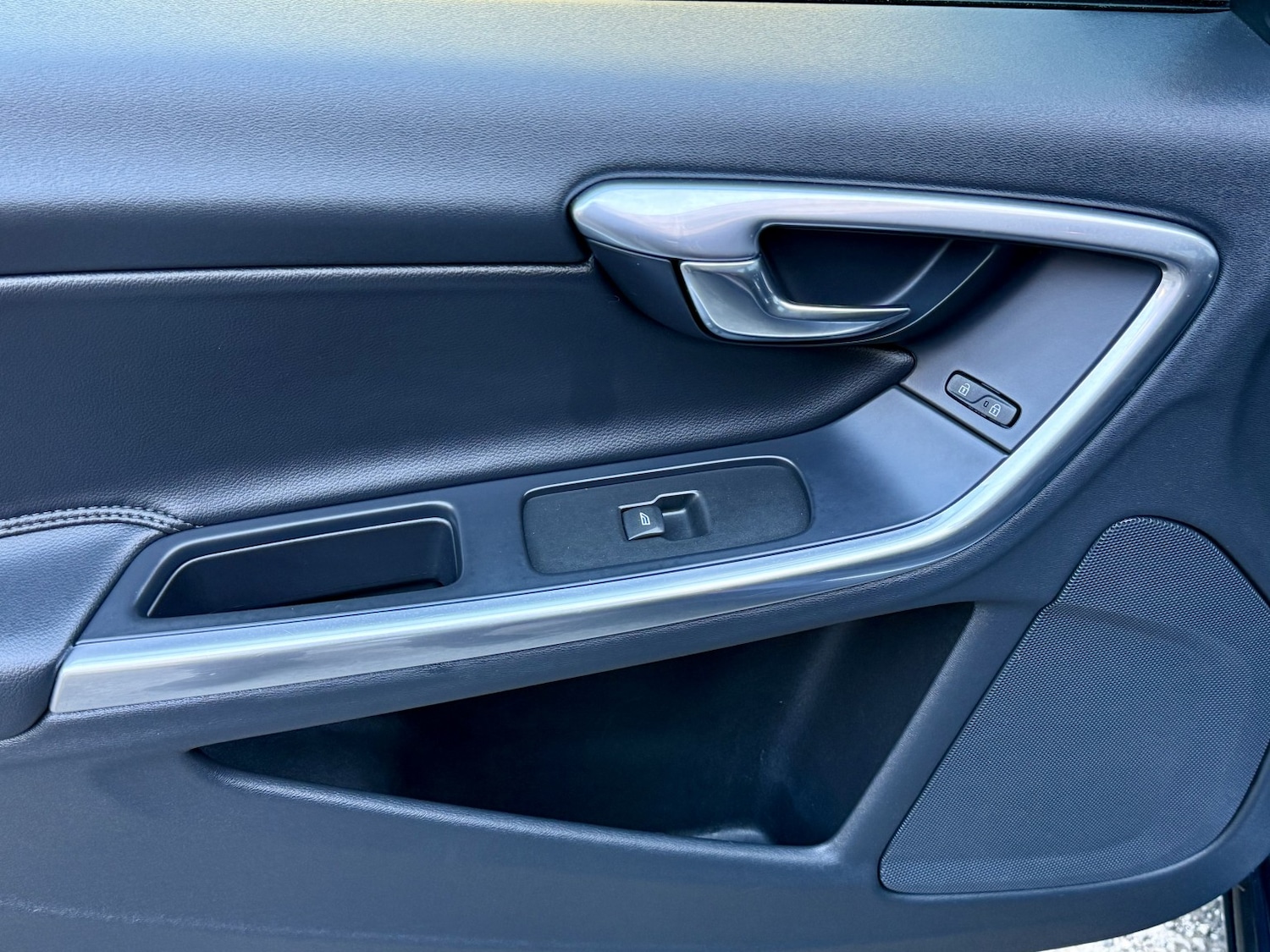 Used Volvo V60 2015 for sale - 76618614: Photo 19