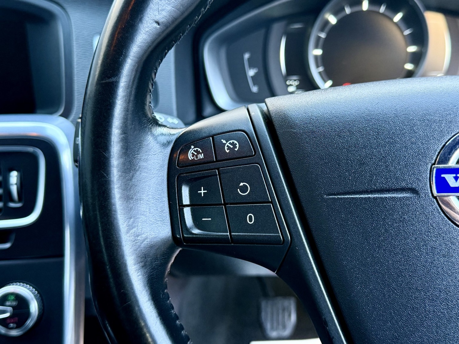 Used Volvo V60 2015 for sale - 76618614: Photo 27