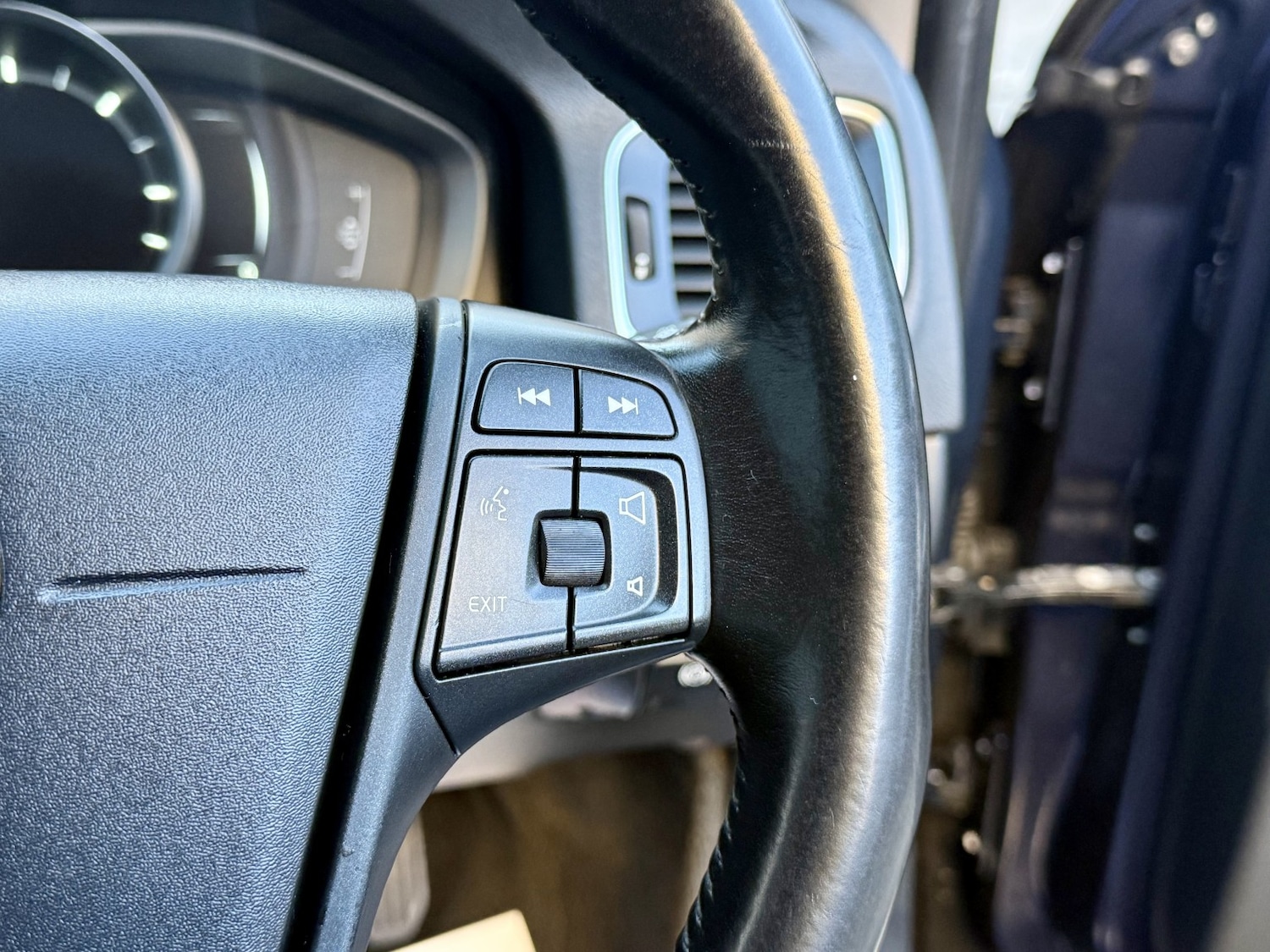 Used Volvo V60 2015 for sale - 76618614: Photo 28