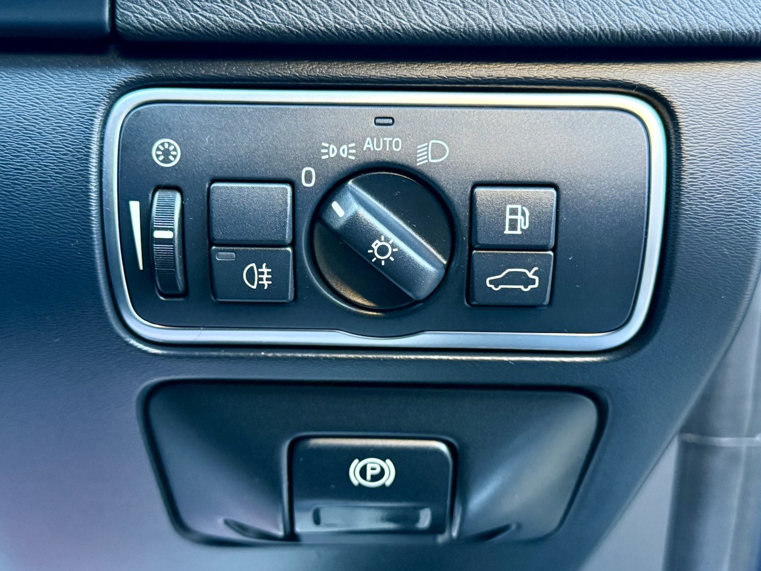 Used Volvo V60 2015 for sale - 76618614: Photo 30