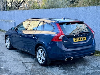Used Volvo V60 2015 for sale - 76618614: Photo