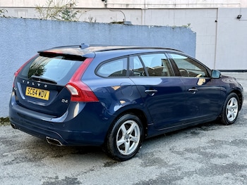 Used Volvo V60 2015 for sale - 76618614: Photo