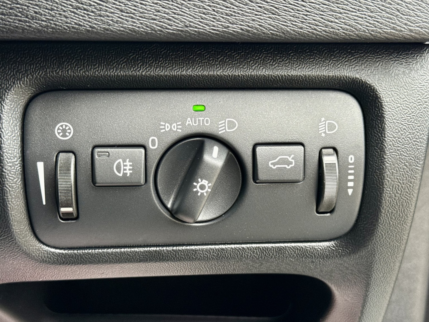 Used Volvo V40 2016 for sale - 76455502: Photo 27