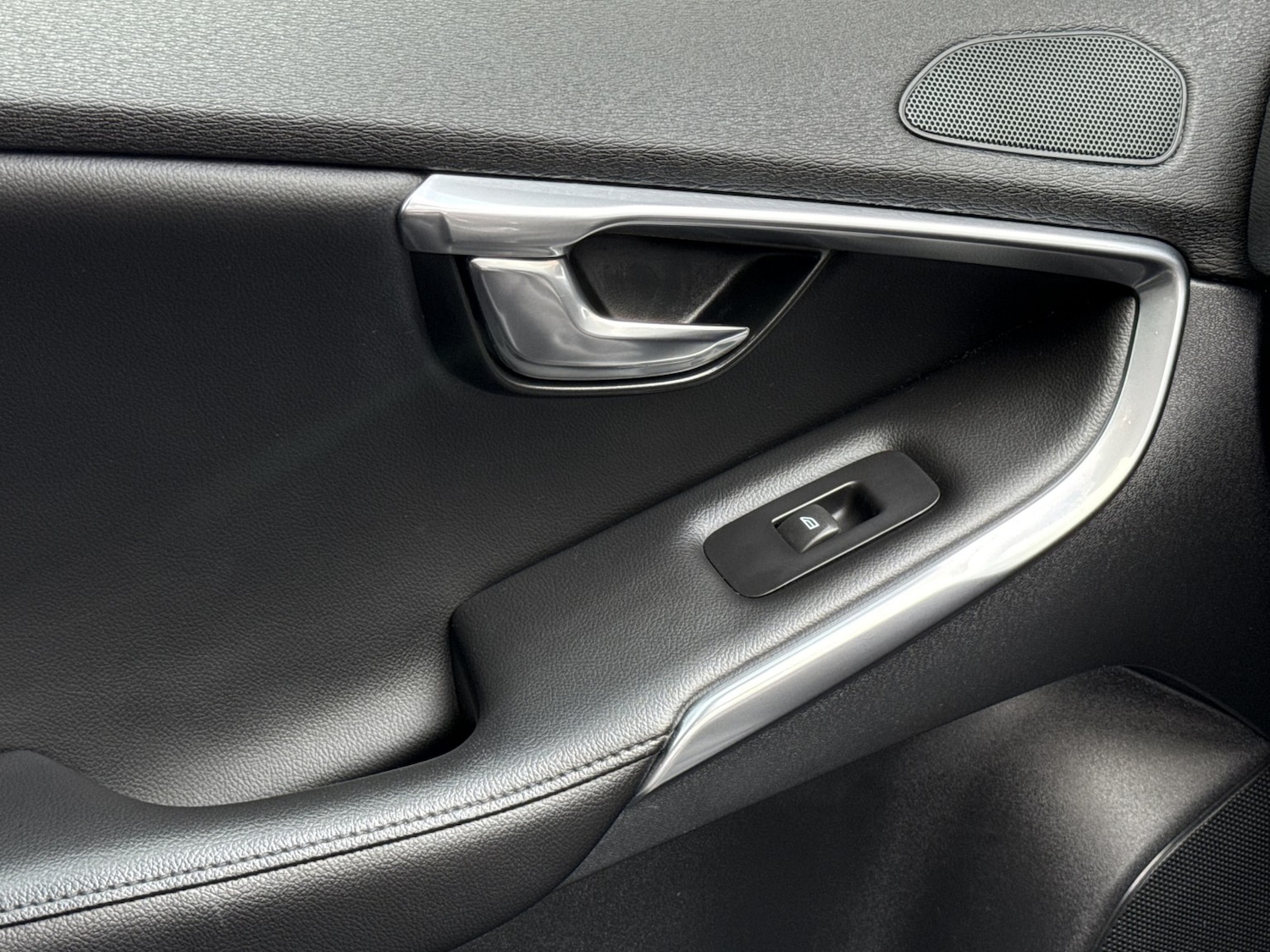 Used Volvo V40 2016 for sale - 76455502: Photo 31