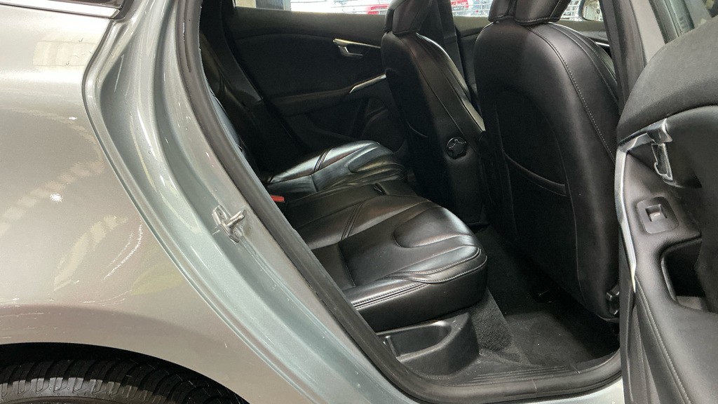 Used Volvo V40 2016 for sale - 76455502: Photo 8