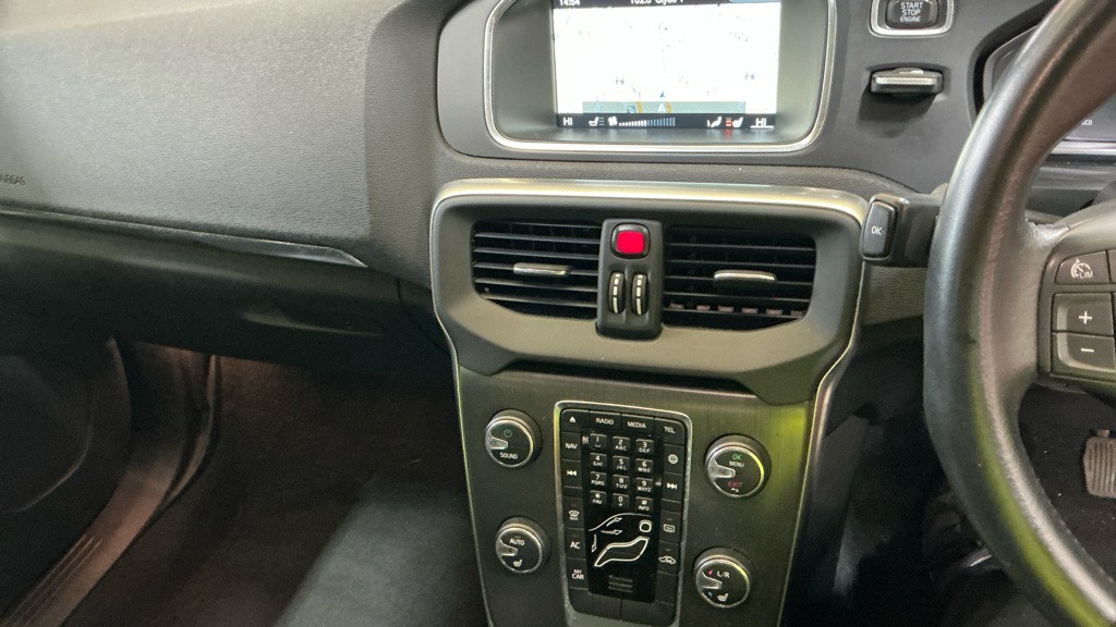 Used Volvo V40 2016 for sale - 76455502: Photo 9