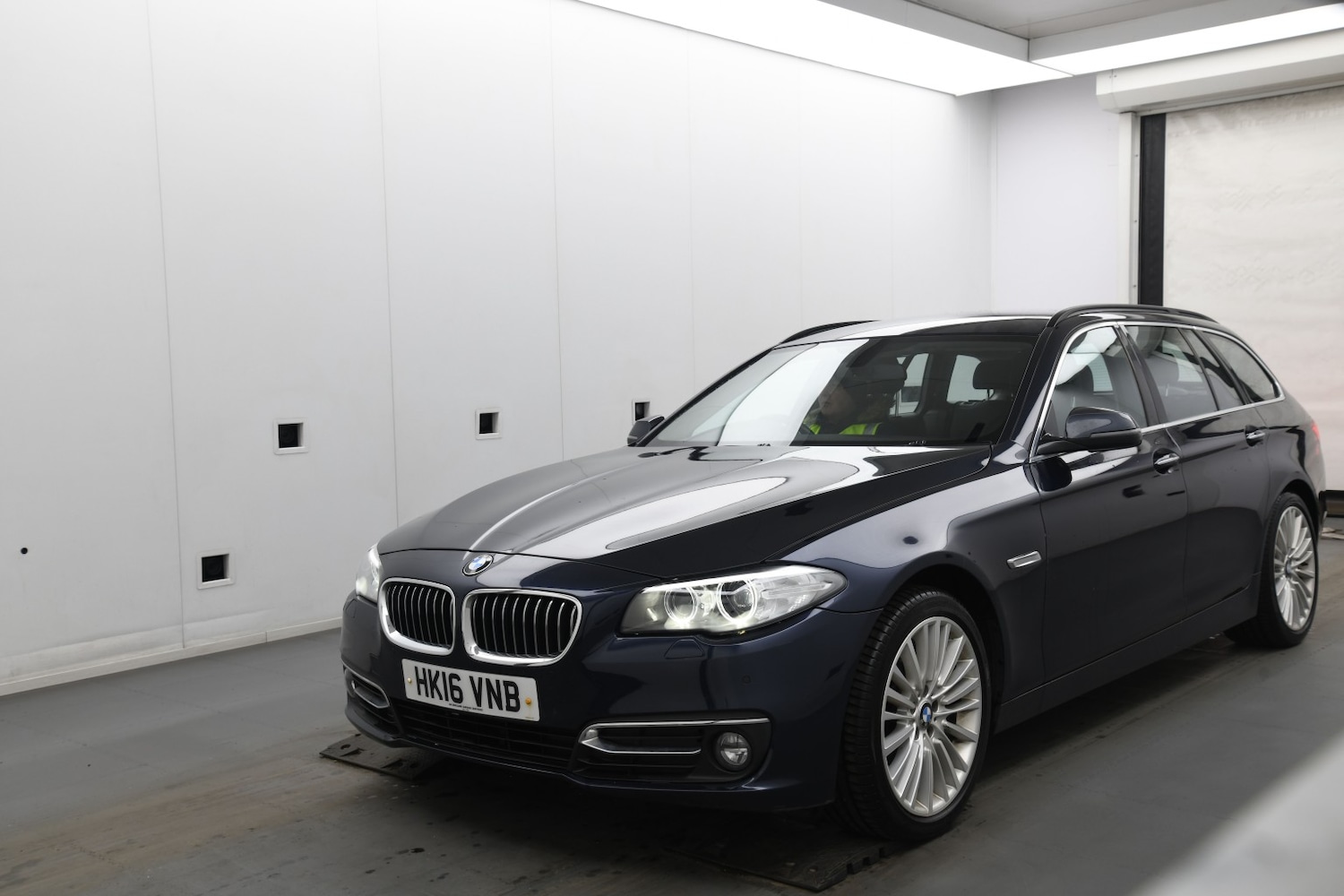 Used BMW 5 Series 2016 for sale - 77584637: Photo 2
