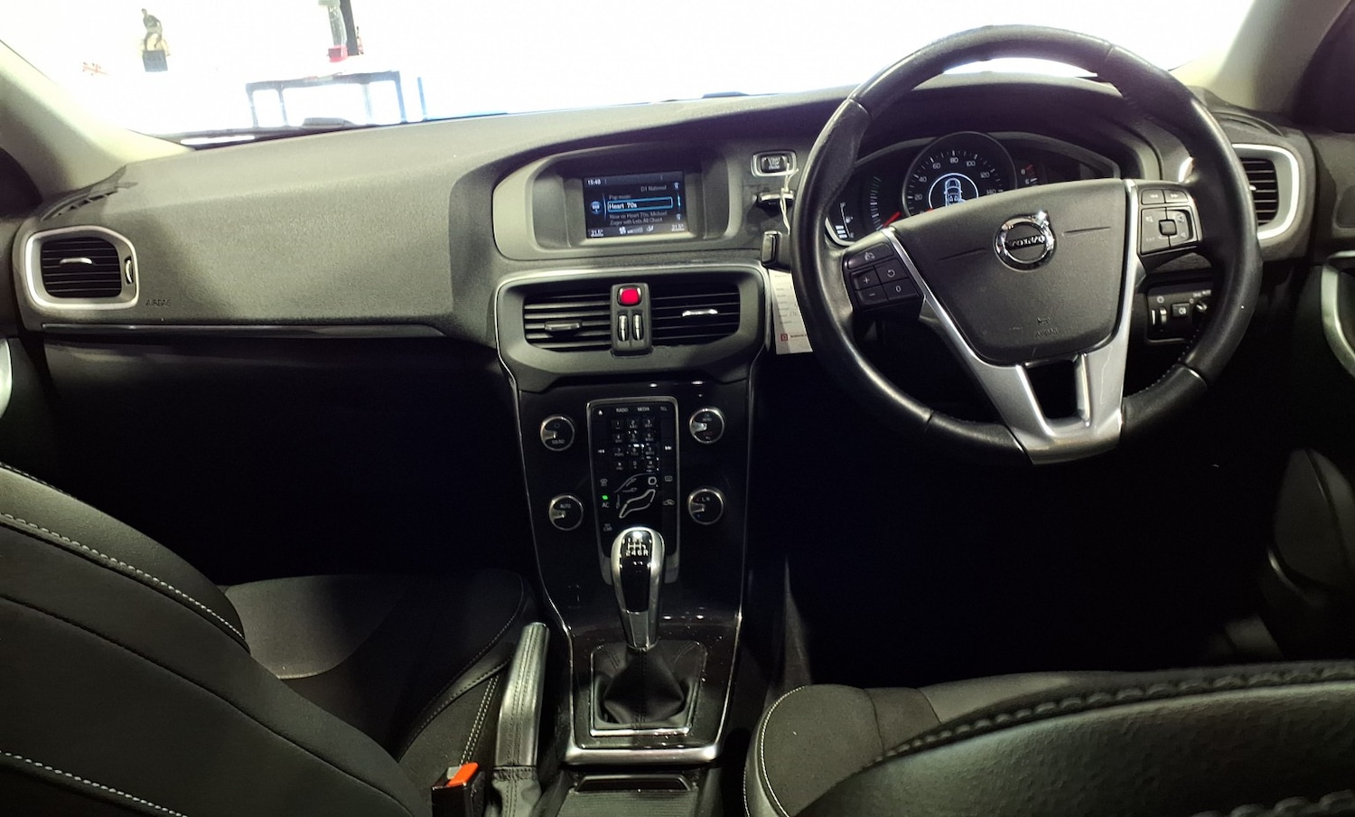 Used Volvo V40 2016 for sale - 77303643: Photo 8