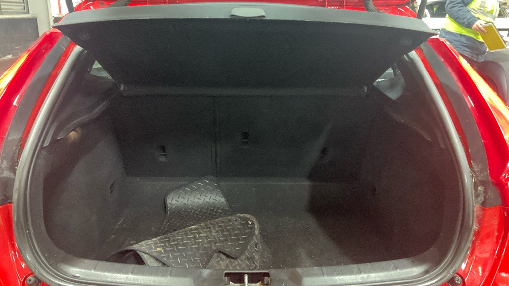 Used Volvo V40 2016 for sale - 76758852: Photo 10