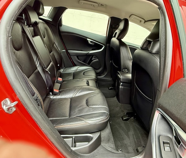 Used Volvo V40 Cross Country 2015 for sale - 76329781: Photo 14