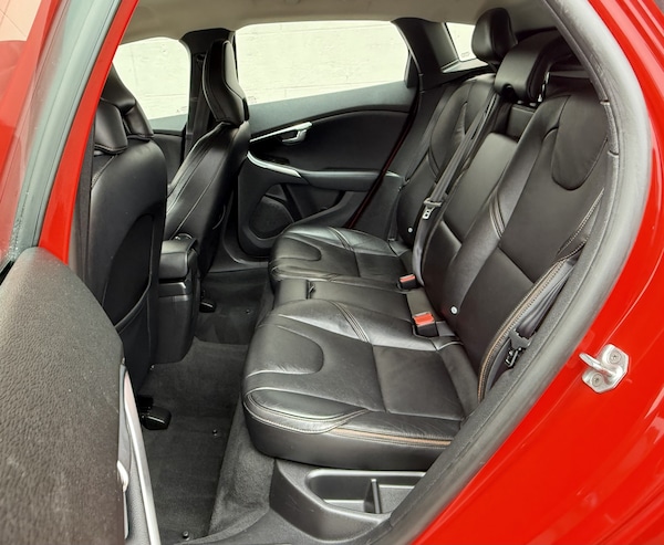 Used Volvo V40 Cross Country 2015 for sale - 76329781: Photo 16