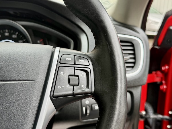 Used Volvo V40 Cross Country 2015 for sale - 76329781: Photo 23