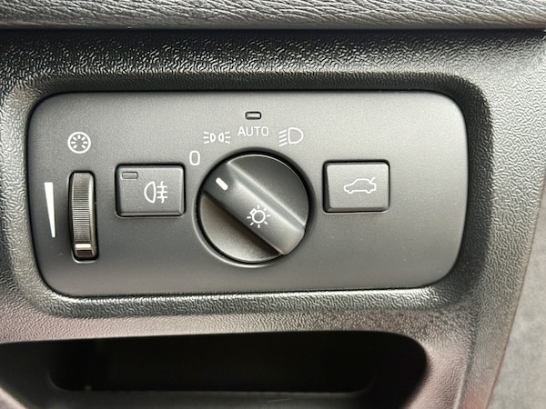 Used Volvo V40 Cross Country 2015 for sale - 76329781: Photo 25