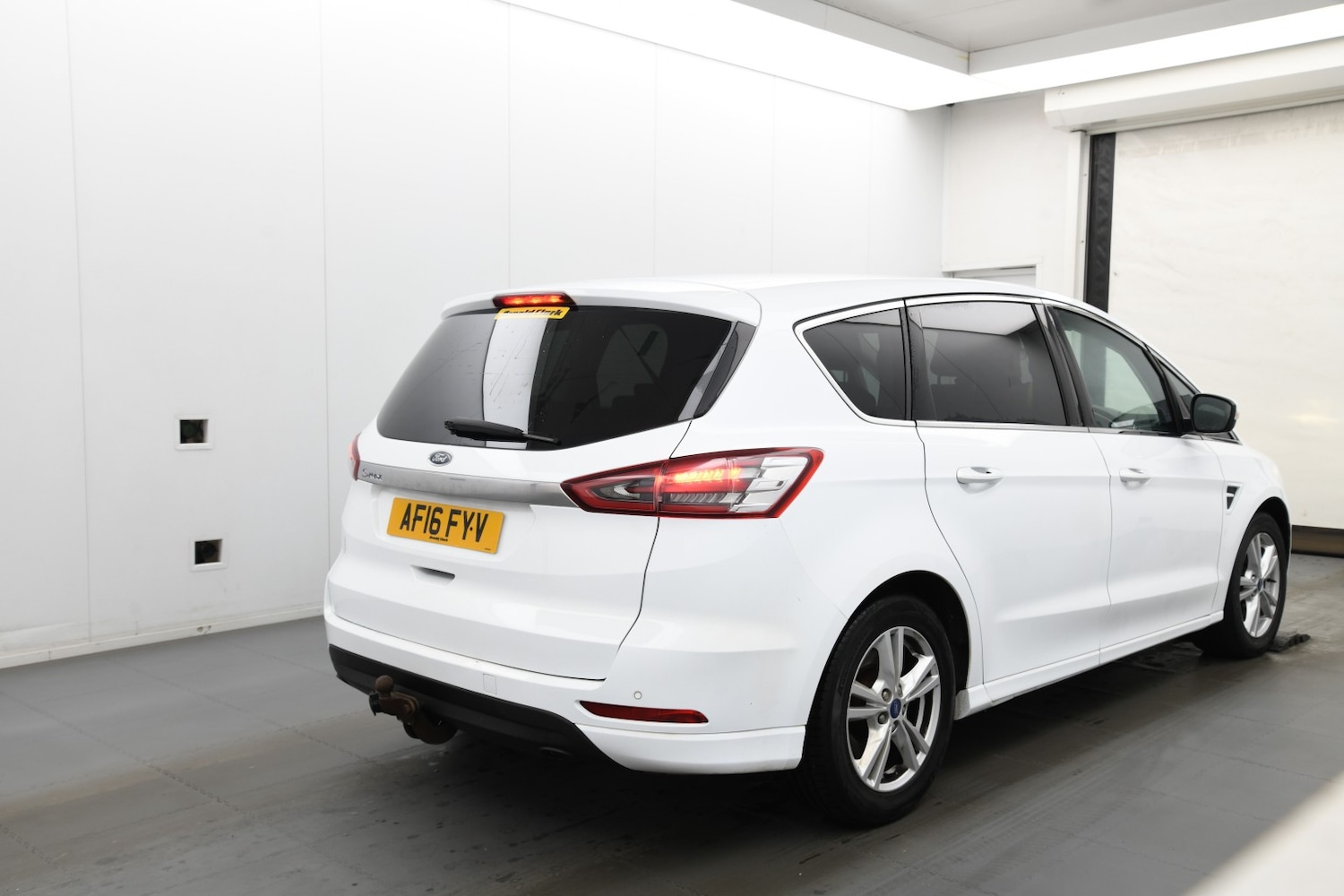 Used Ford S-Max 2016 for sale - 77289133: Photo 2