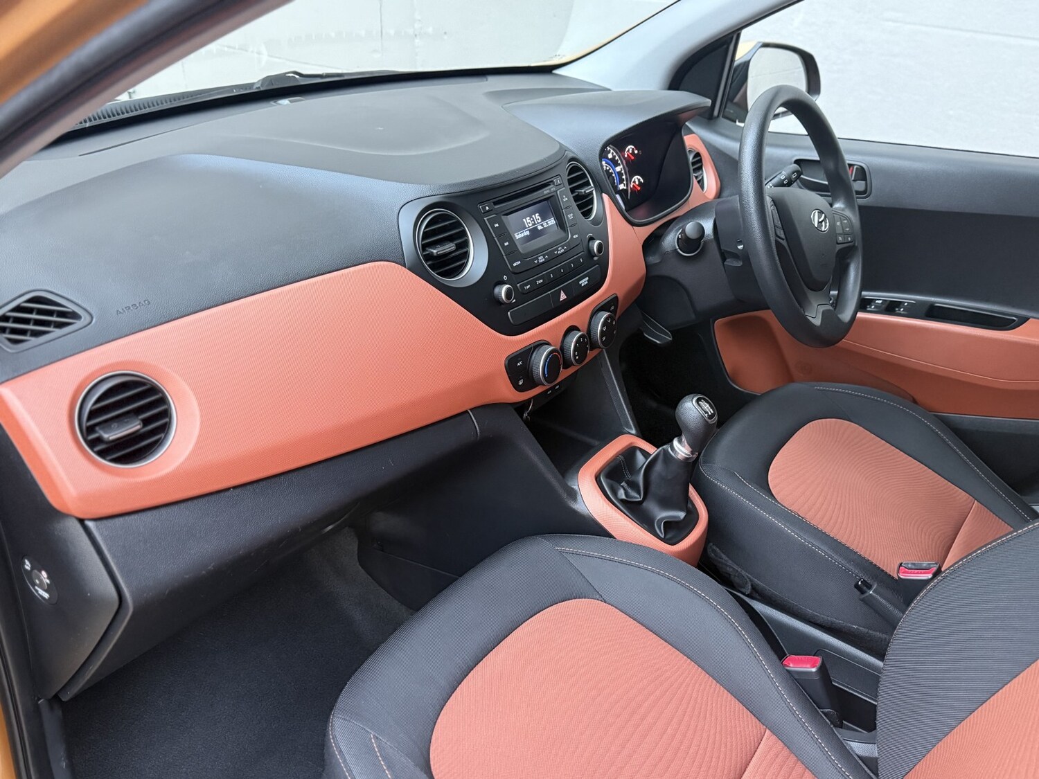 Used Hyundai i10 2015 for sale - 76855368: Photo 13