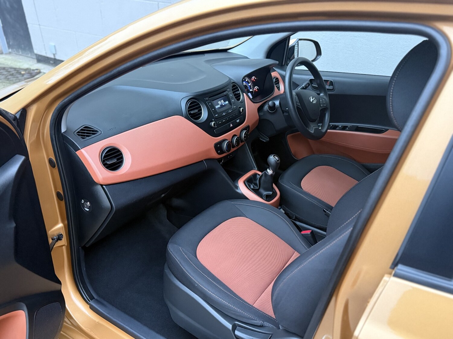 Used Hyundai i10 2015 for sale - 76855368: Photo 14