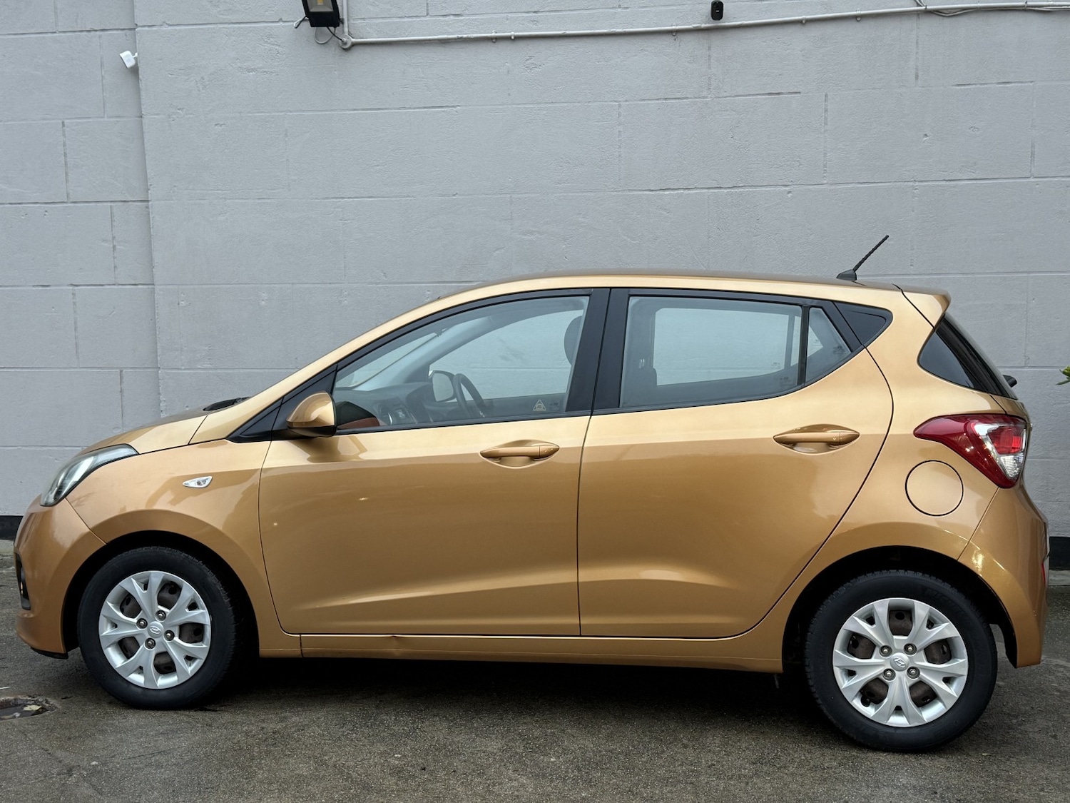 Used Hyundai i10 2015 for sale - 76855368: Photo 5