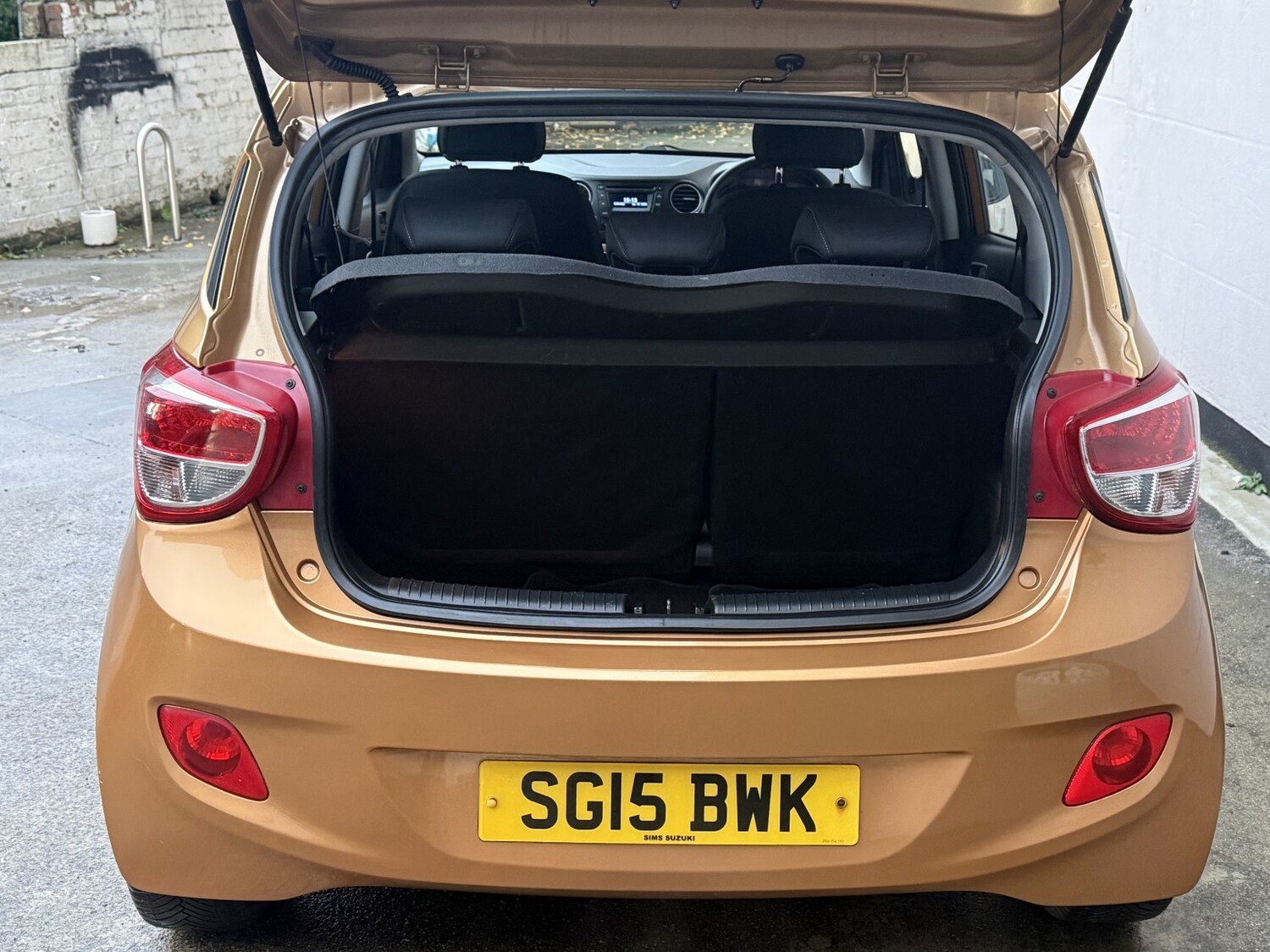 Used Hyundai i10 2015 for sale - 76855368: Photo 9