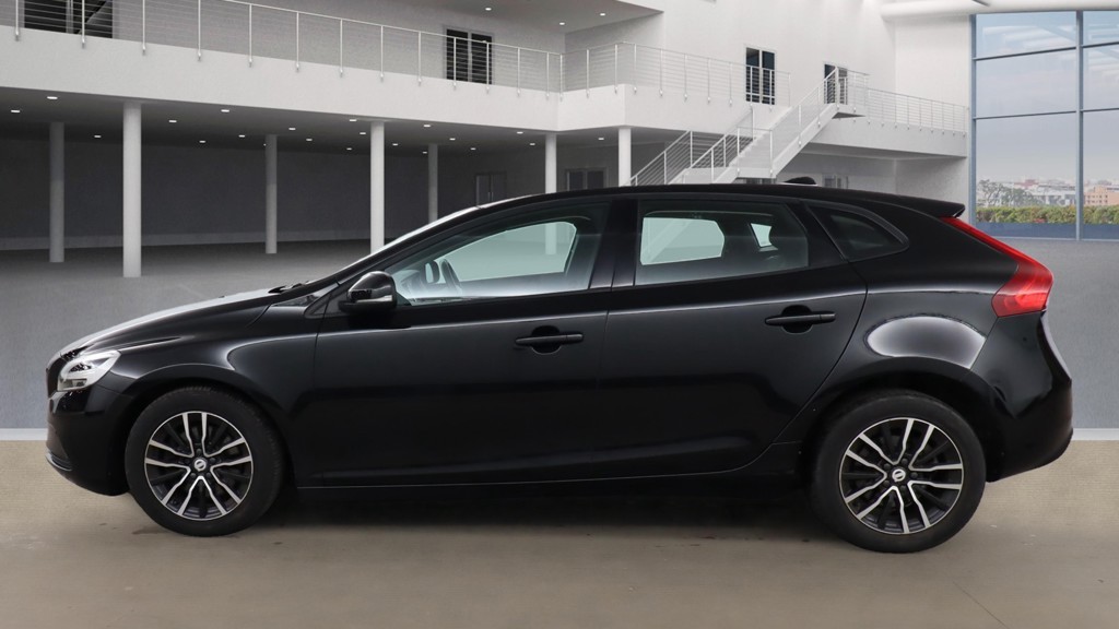 Used Volvo V40 2017 for sale - 76347198: Photo 4