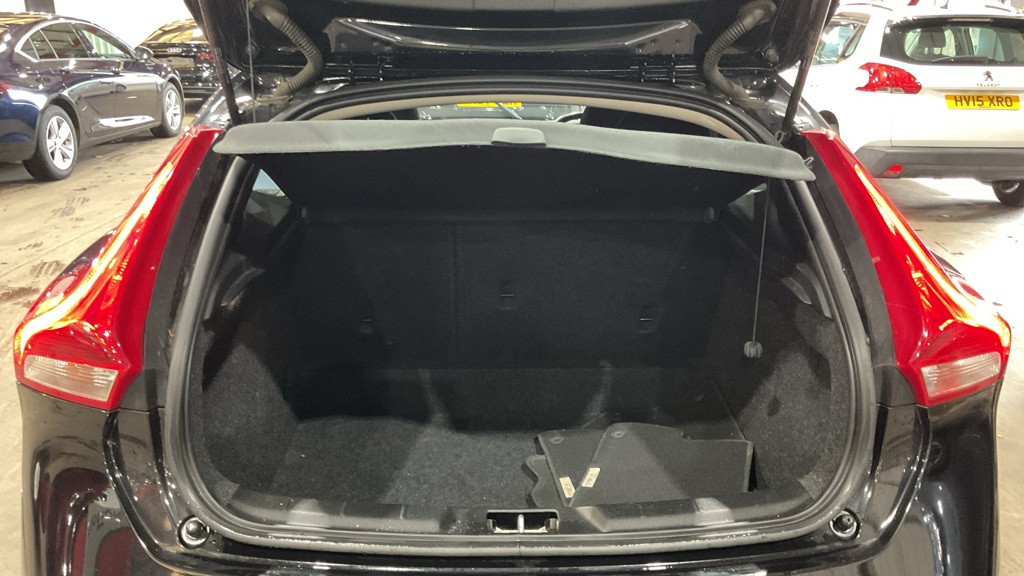 Used Volvo V40 2017 for sale - 76347198: Photo 9