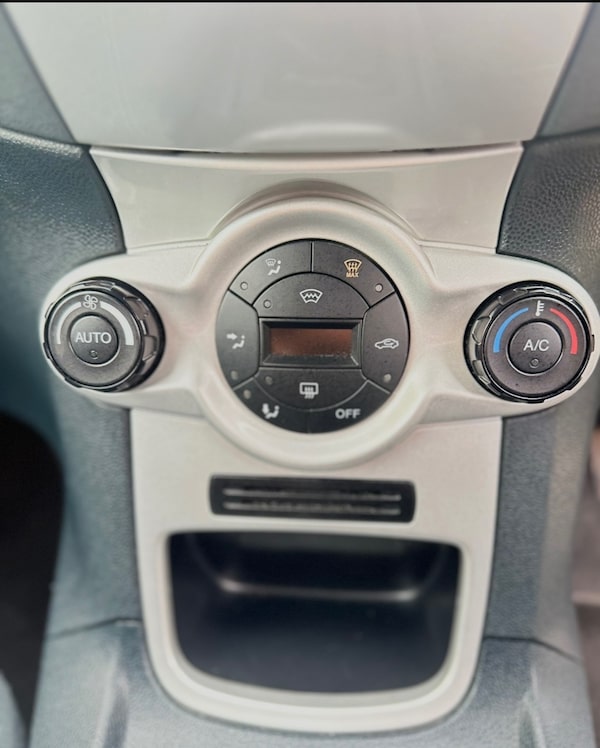 Used Ford Fiesta 2011 for sale - 76250705: Photo 17