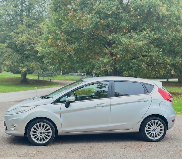 Used Ford Fiesta 2011 for sale - 76250705: Photo 2