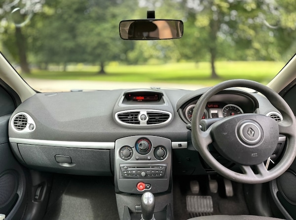Used Renault Clio 2011 for sale - 75463073: Photo 17