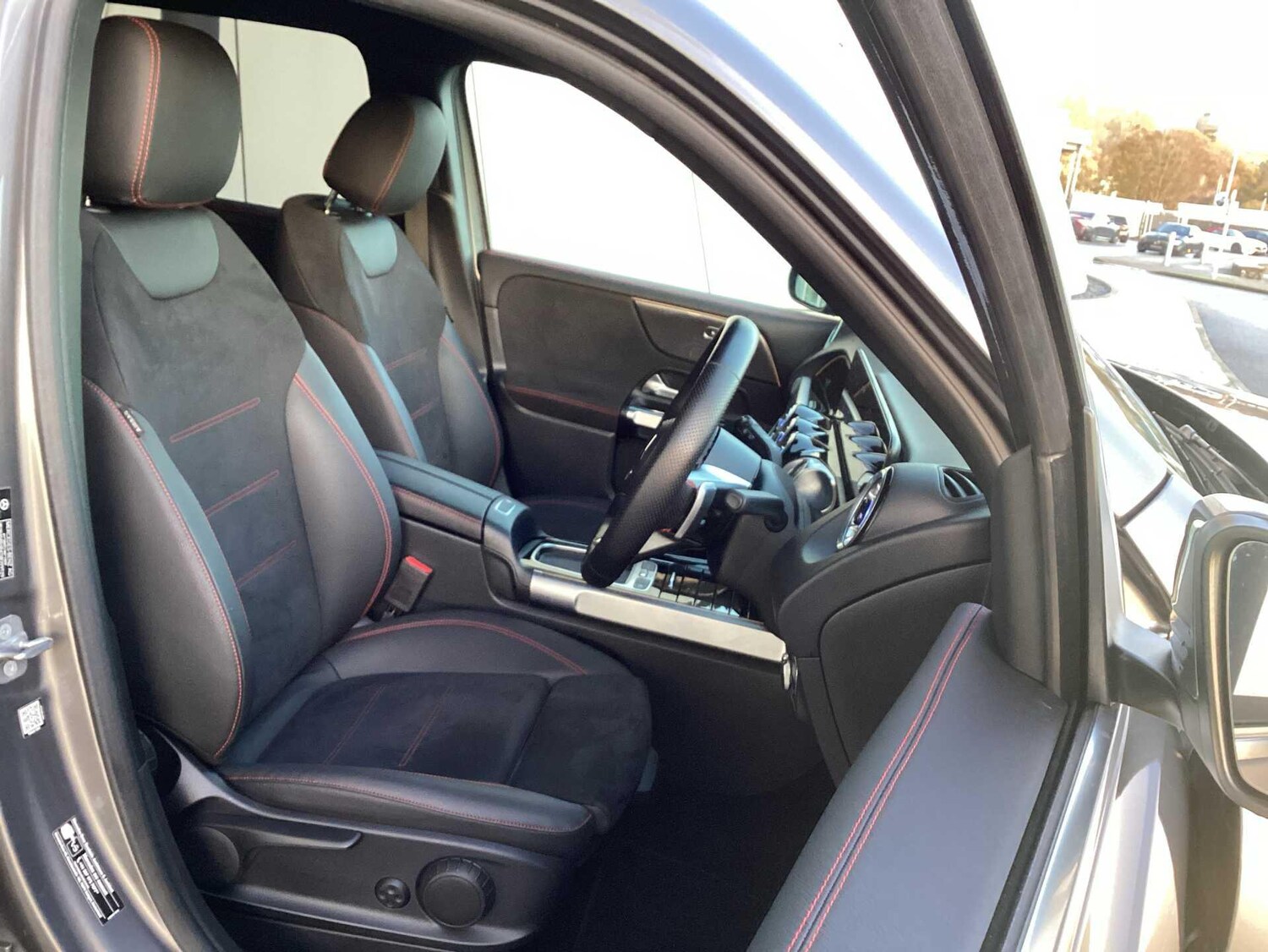 Used Mercedes-Benz GLB 2025 for sale - 77599876: Photo 29