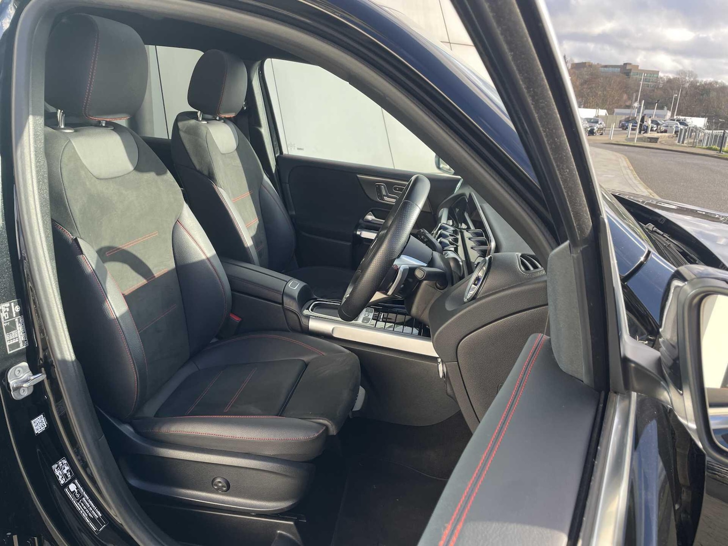 Used Mercedes-Benz GLB 2025 for sale - 77599903: Photo 32