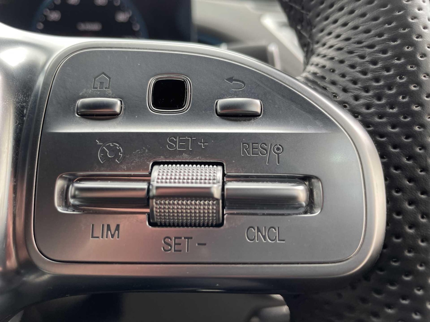 Used Mercedes-Benz EQC 2023 for sale - 77599888: Photo 18